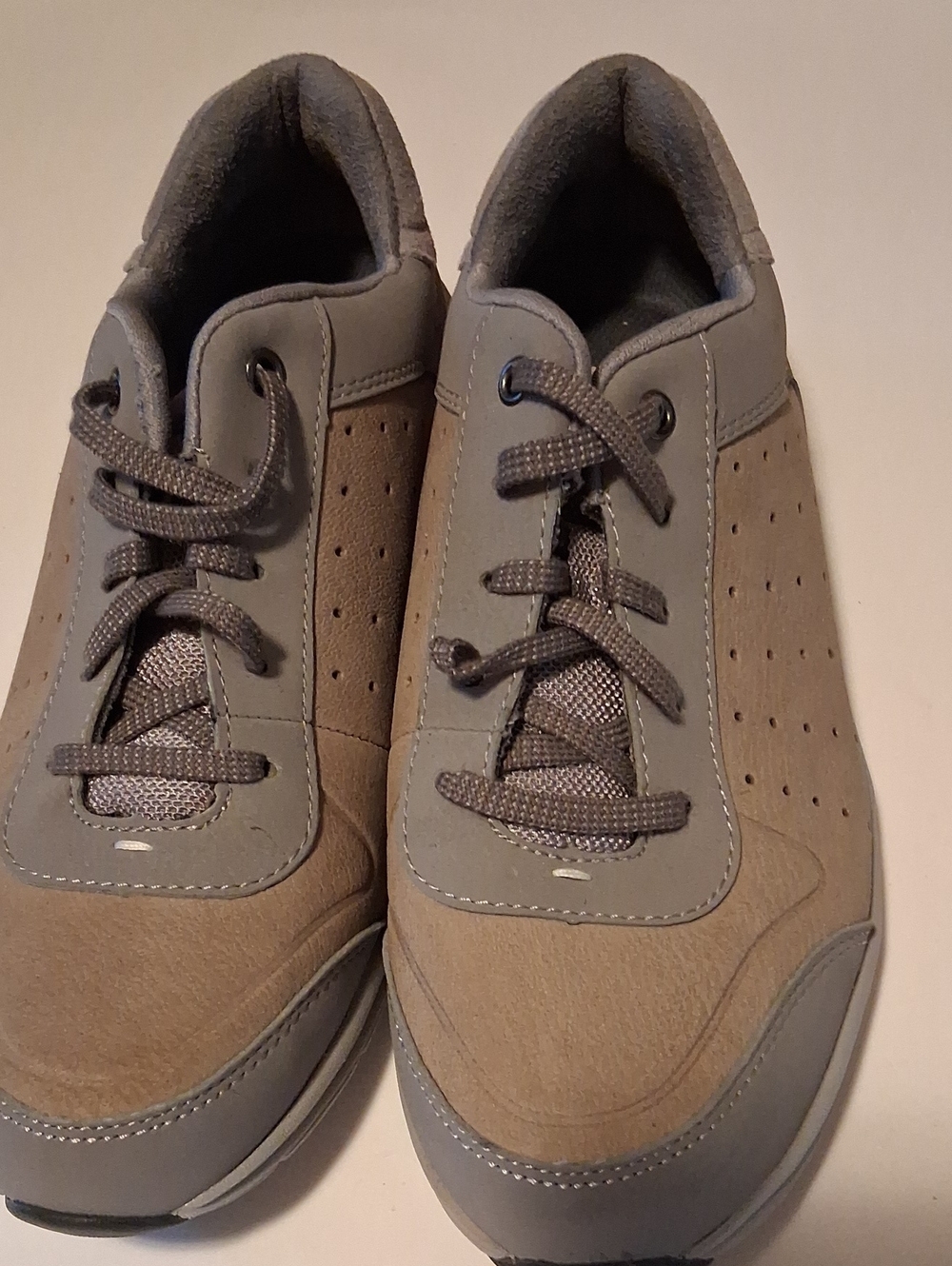 Women's Casual Lace-Up Sneakers in Gray and Tan Easy Spirit